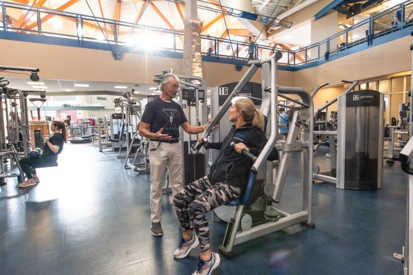 people using weight machine